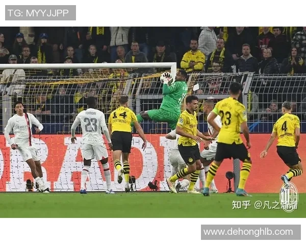 欧冠激战曼联与AC米兰战成平局乌龙球成比赛转折点数据分析引人关注