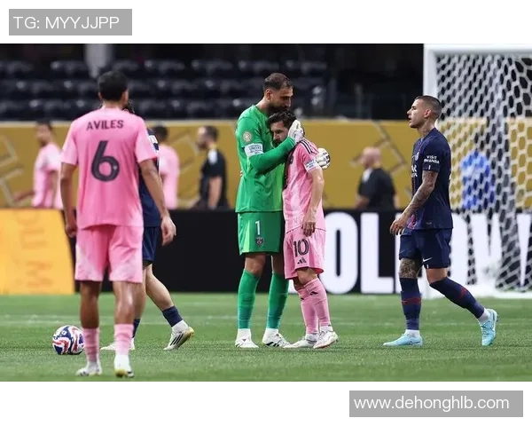 友谊赛惊现乌龙球里昂大胜巴黎圣日耳曼五球零封全场欢呼